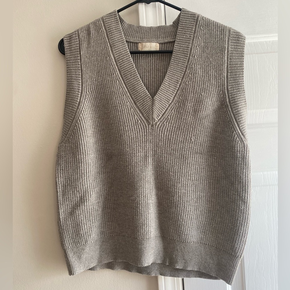 Gray V-Neck Women's Sweater Vest, Altard State, Size small